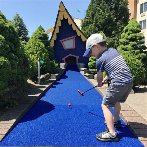 mini putt golf near me.